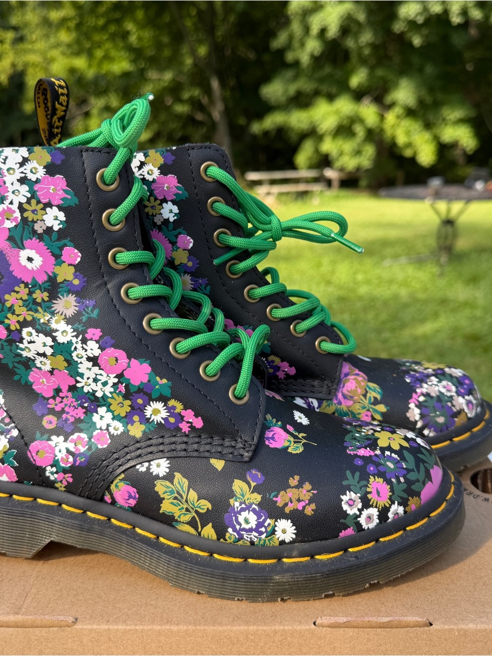 Dr. Martens 1460 Pascal Black-Multi Vintage Floral Backhand size 7